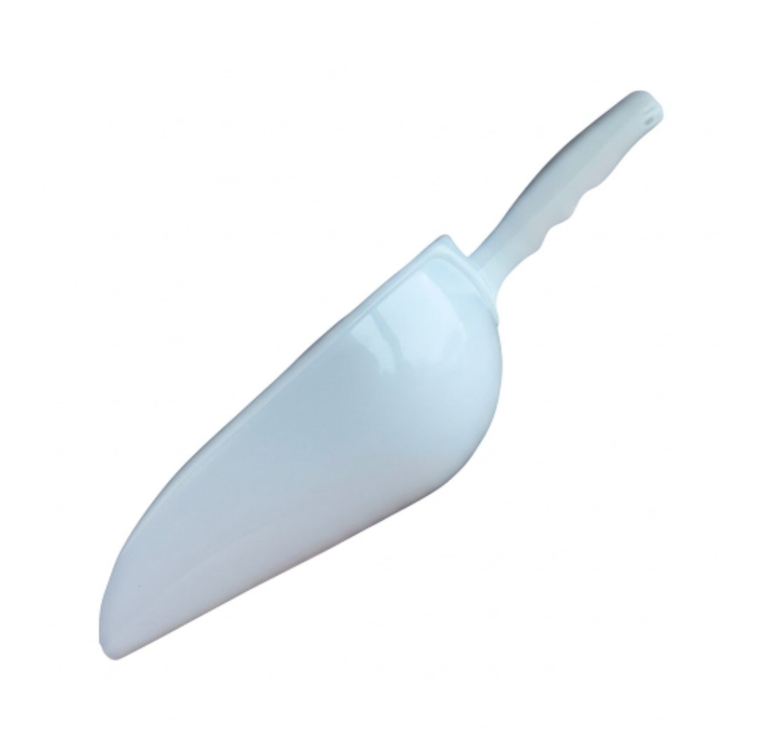 PLASTIC FEED SCOOP 42 CM
